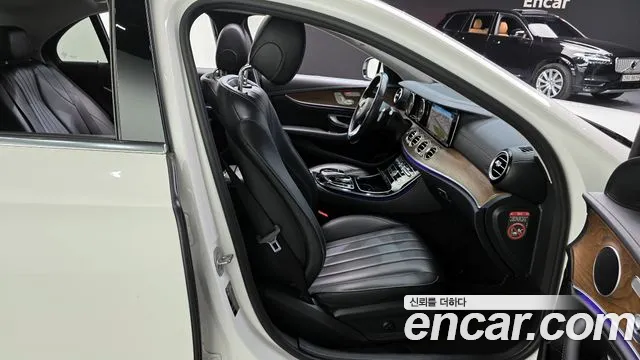 Mercedes-Benz E-Class 2017 — фото 12