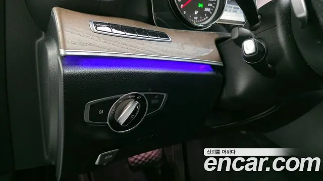 Mercedes-Benz E-Class 2017 — фото 15