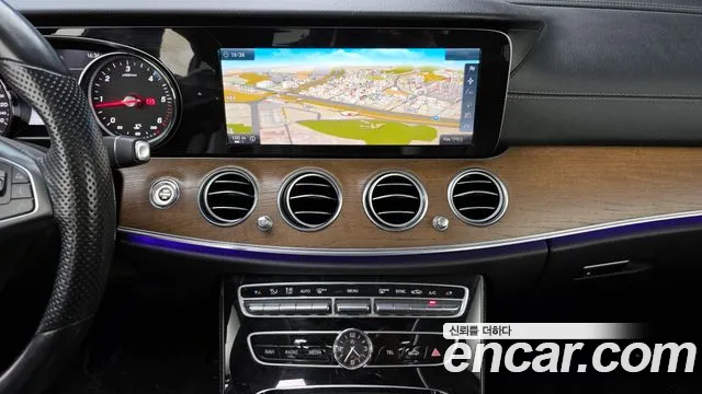 Mercedes-Benz E-Class 2017 — фото 19