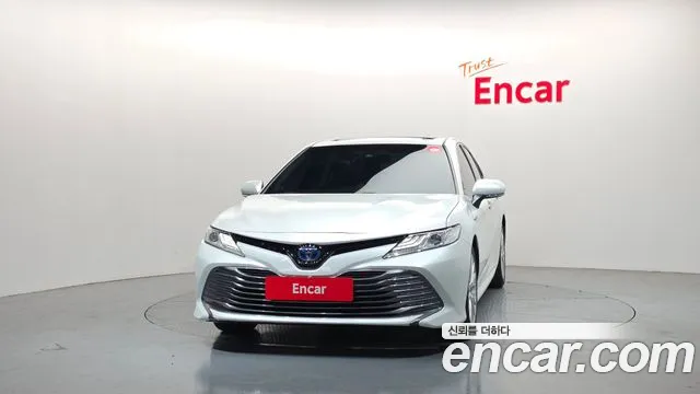 Toyota Camry 2019 — фото 3