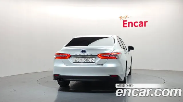 Toyota Camry 2019 — фото 4