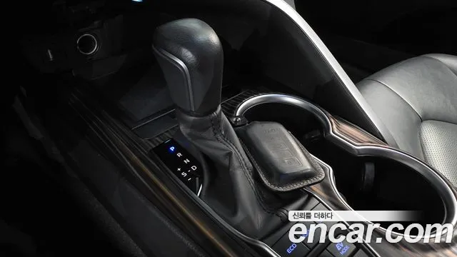 Toyota Camry 2019 — фото 11