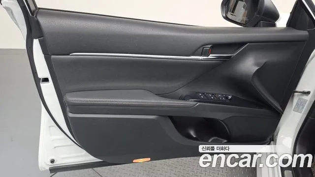 Toyota Camry 2019 — фото 13