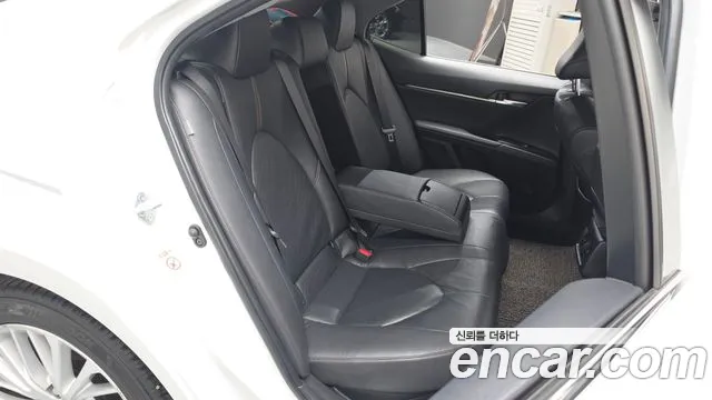 Toyota Camry 2019 — фото 15