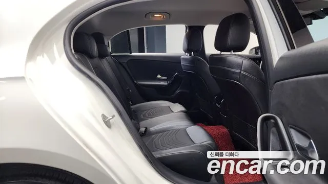 Mercedes-Benz A-Class 2019 — фото 16