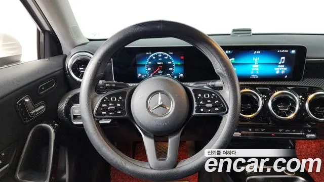 Mercedes-Benz A-Class 2019 — фото 17