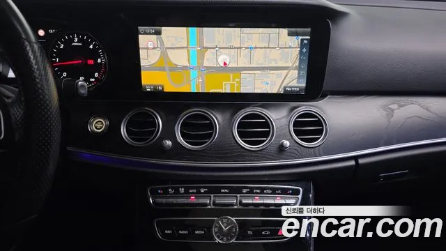 Mercedes-Benz E-Class 2017 — фото 13
