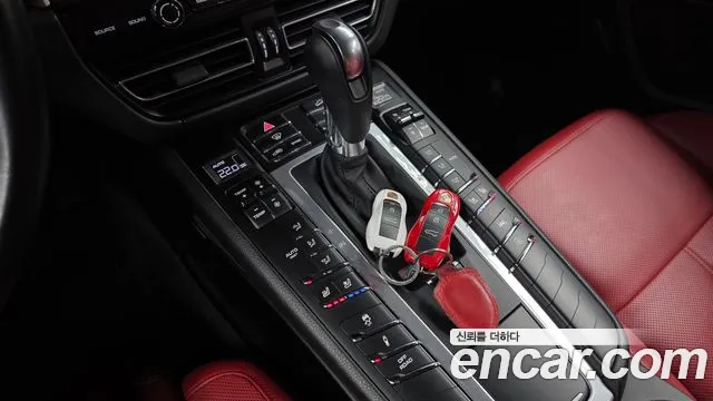 Porsche Macan 2021 — фото 12