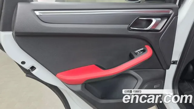 Porsche Macan 2021 — фото 15
