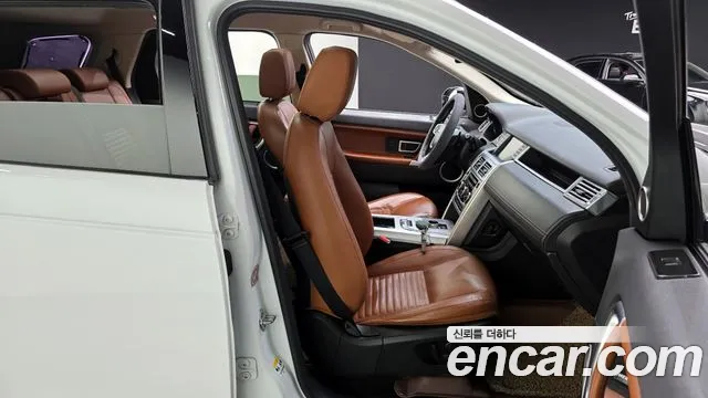 Land Rover Discovery Sport 2015 — фото 12