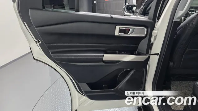 Ford Explorer 2021 — фото 14
