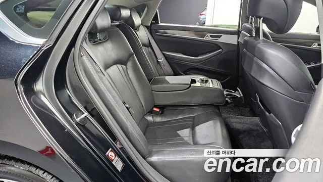 Genesis G80 2017 — фото 17