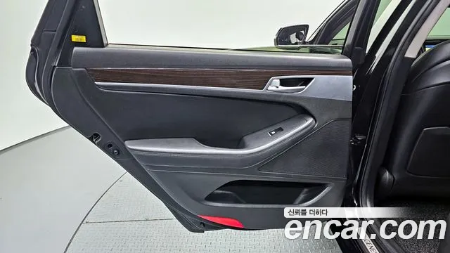 Genesis G80 2017 — фото 15
