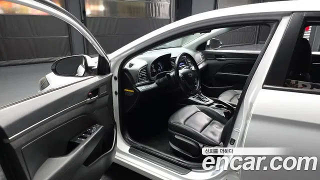 Hyundai AVANTE 2016 — фото 10