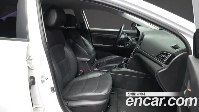 Hyundai AVANTE 2016 — фото 11