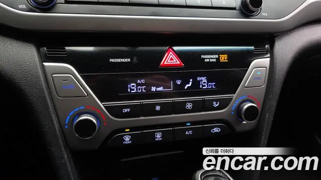 Hyundai AVANTE 2016 — фото 14