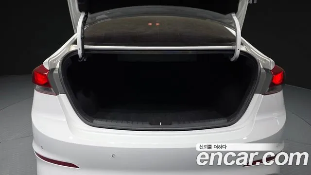 Hyundai AVANTE 2016 — фото 20