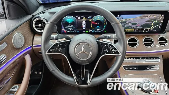 Mercedes-Benz E-Class 2023 — фото 19