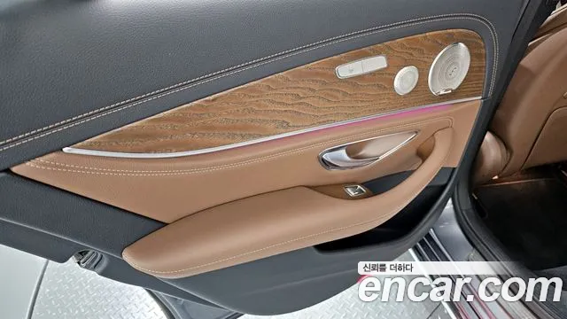 Mercedes-Benz E-Class 2023 — фото 15