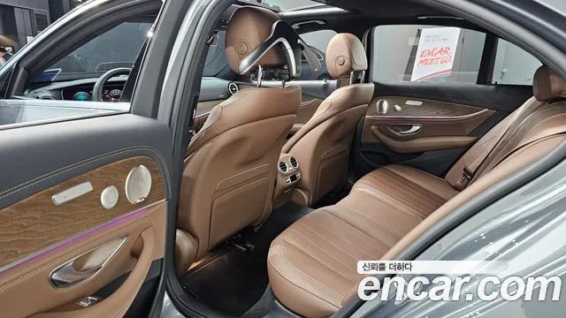 Mercedes-Benz E-Class 2023 — фото 16