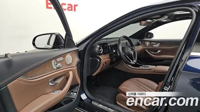 Mercedes-Benz E-Class 2022 — фото 12