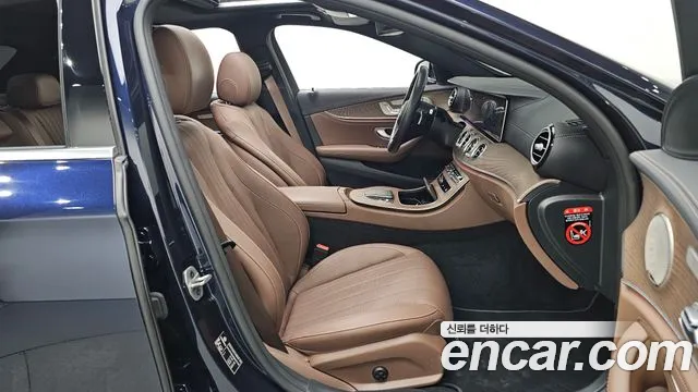 Mercedes-Benz E-Class 2022 — фото 16