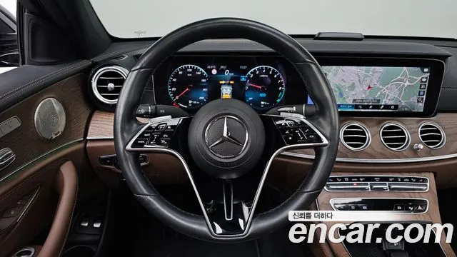 Mercedes-Benz E-Class 2022 — фото 18