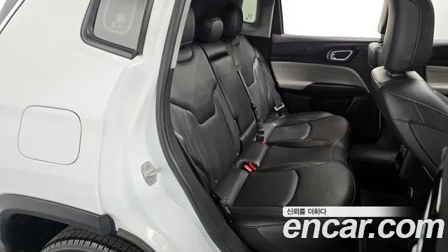 Jeep Compass 2022 — фото 17