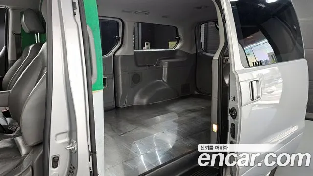 Hyundai Starex 2016 — фото 11