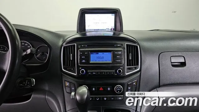 Hyundai Starex 2016 — фото 12