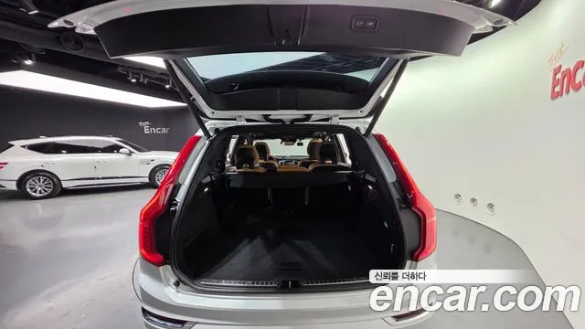 Volvo XC90 2018 — фото 20