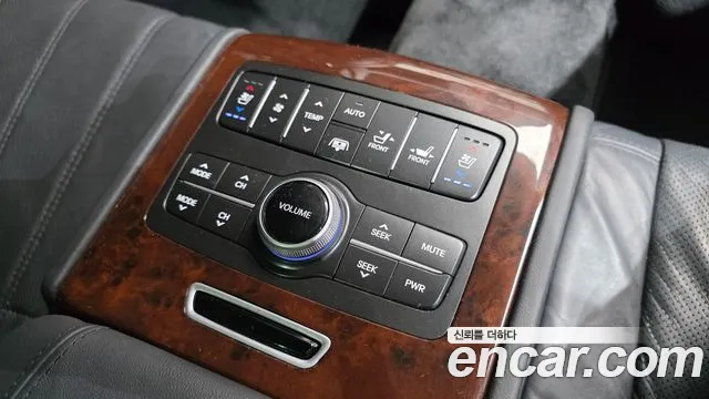 Hyundai Equus 2012 — фото 18