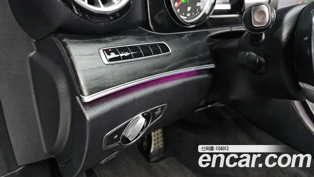 Mercedes-Benz E-Class 2019 — фото 16
