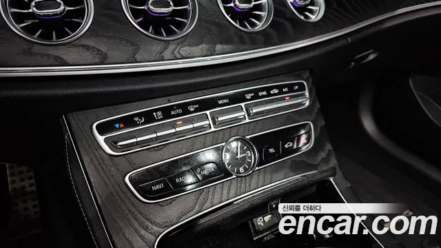 Mercedes-Benz E-Class 2019 — фото 19
