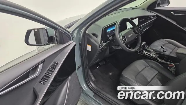 Kia Niro 2023 — фото 18
