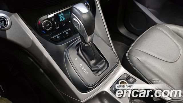 Ford Kuga 2016 — фото 9