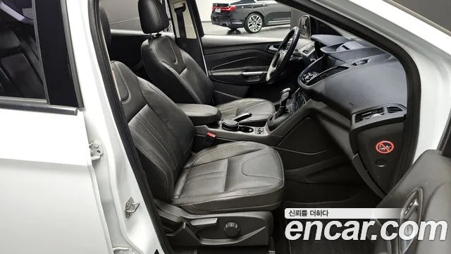 Ford Kuga 2016 — фото 10