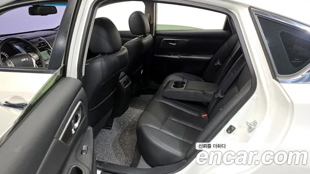 Nissan Altima 2016 — фото 12