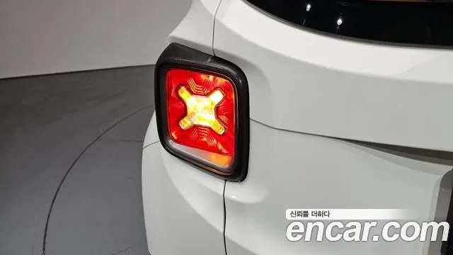 Jeep Renegade 2021 — фото 8