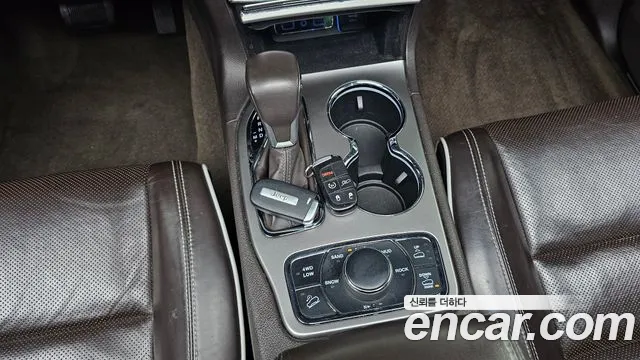 Jeep Cherokee 2019 — фото 12