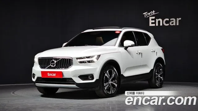 Volvo XC40 2021 — фото 1