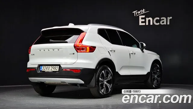 Volvo XC40 2021 — фото 2