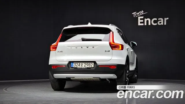 Volvo XC40 2021 — фото 4