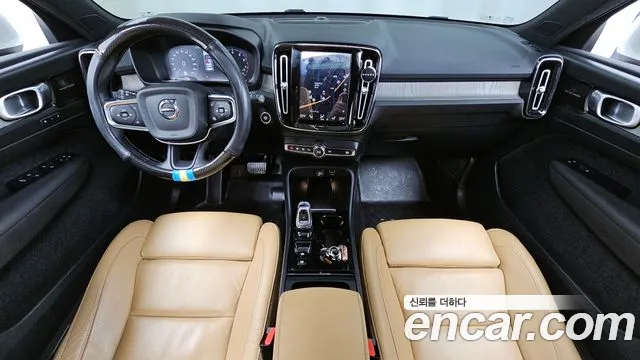 Volvo XC40 2021 — фото 10