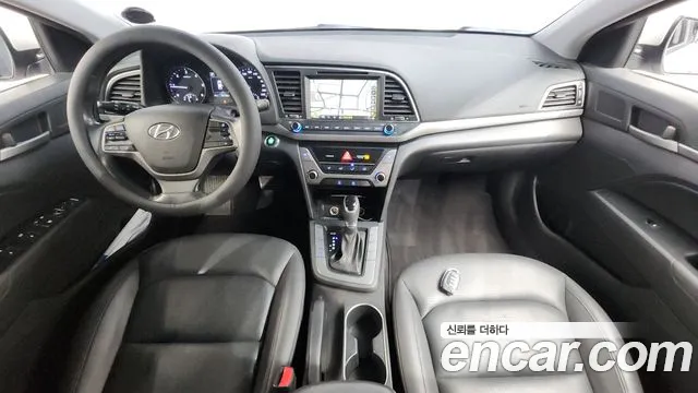 Hyundai AVANTE 2017 — фото 10