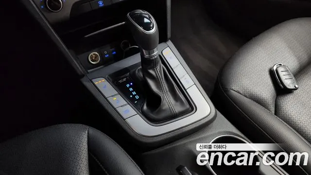 Hyundai AVANTE 2017 — фото 12