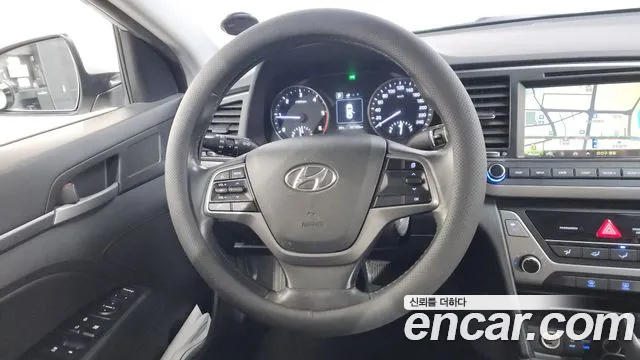 Hyundai AVANTE 2017 — фото 19