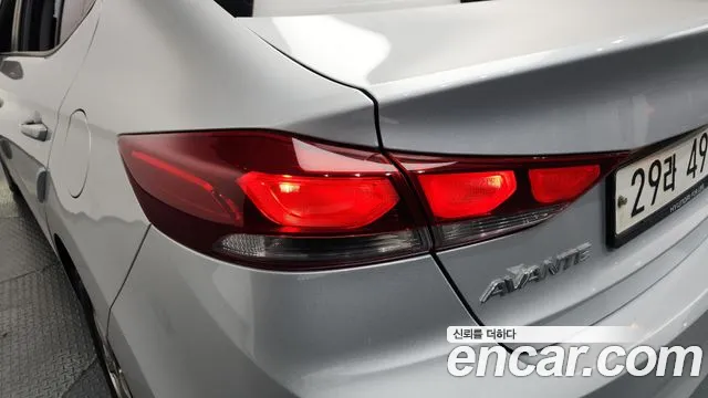 Hyundai AVANTE 2017 — фото 9