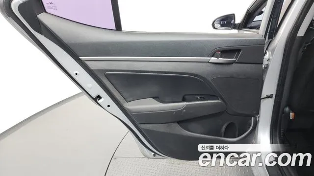 Hyundai AVANTE 2017 — фото 15