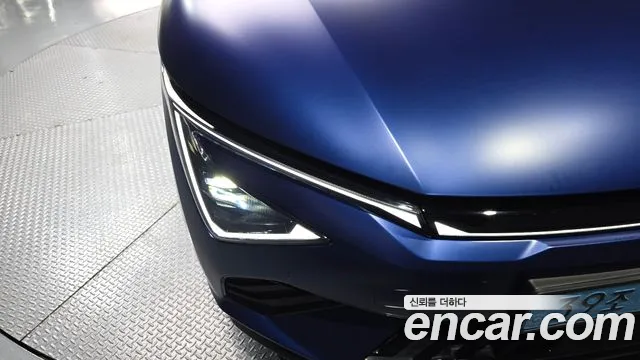 Kia EV6 2025 — фото 8